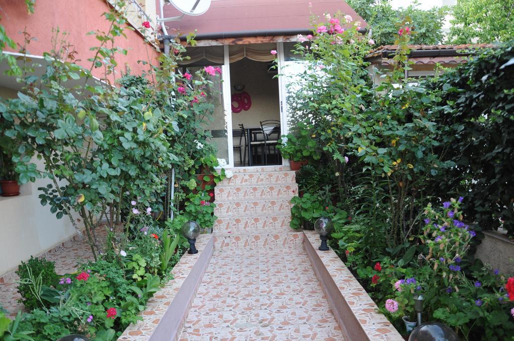 Hotel Babeva สวิติ วลัส ภายนอก รูปภาพ